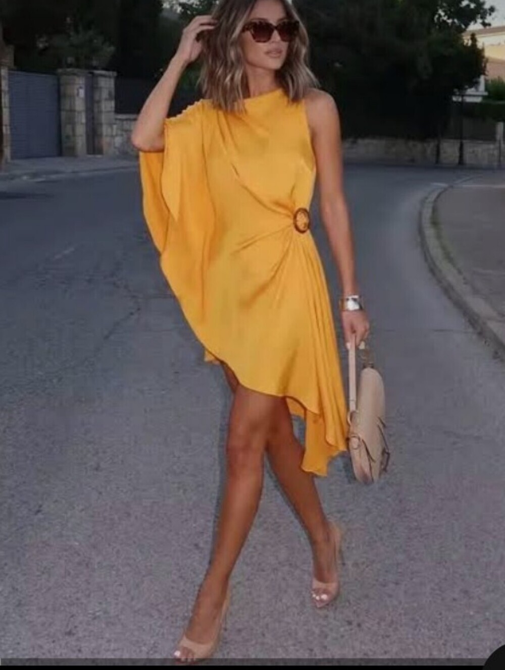 Elegant One-Shoulder Yellow Dress with Waist Ring - Picture 6 of 10